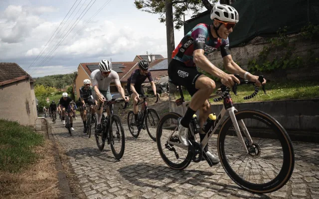Tisícovka srdcařů mezi vinohrady. Seriál Road Classics odstartoval rekordem
