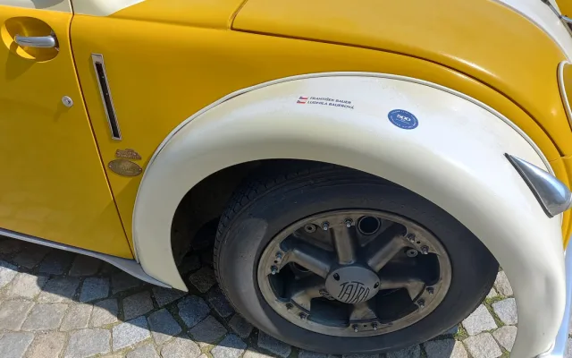 Na trase 1000 mil československých je také unikátní Tatra T77. Jela už v roce 1934