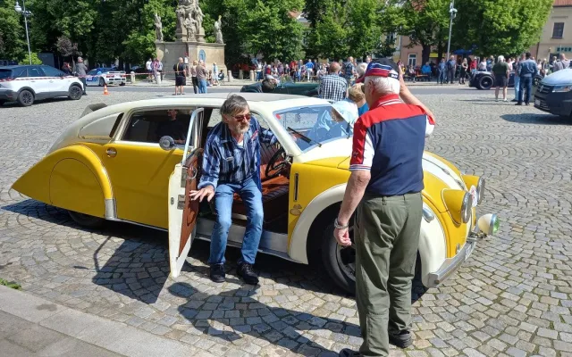 Na trase 1000 mil československých je také unikátní Tatra T77. Jela už v roce 1934