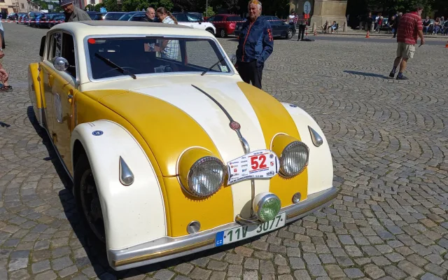 Na trase 1000 mil československých je také unikátní Tatra T77. Jela už v roce 1934
