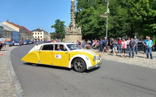 Na trase 1000 mil československých je také unikátní Tatra T77. Jela už v roce 1934