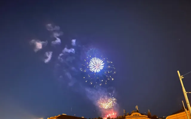 V Brně začal festival ohňostrojů. První show rozzářila nebe nad Špilberkem