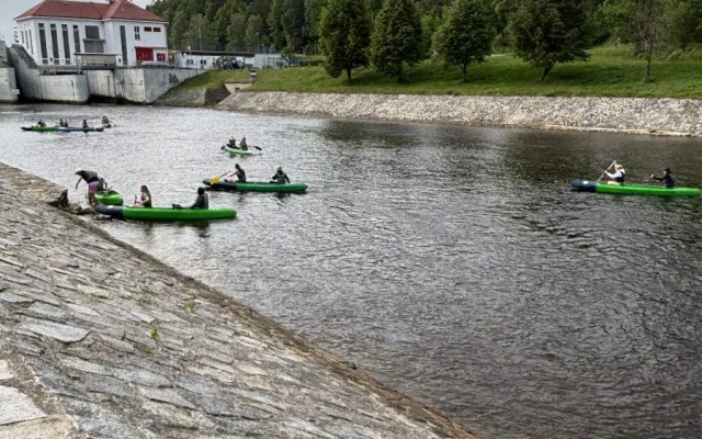Vodácký zážitek bez stresu: loď i ubytování na jednom místě