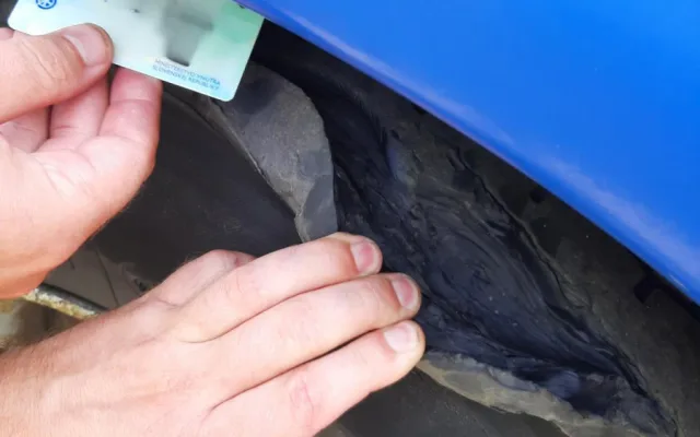Školní výlet skončil zákazem jízdy. Děti vezl rozpadající se autobus