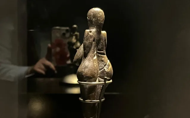 VIDEO: V Brně vystaví Věstonickou venuši. Lidé si sošku prohlédnou ze všech stran