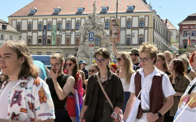 Brnem prošel duhový průvod. Protestující upozornili na útlak queer komunity