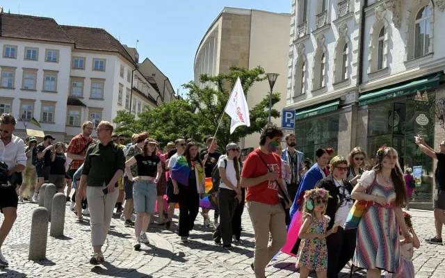 Brnem prošel duhový průvod. Protestující upozornili na útlak queer komunity