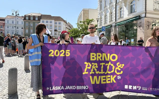 Brnem prošel duhový průvod. Protestující upozornili na útlak queer komunity