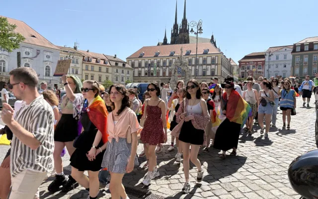 Brnem prošel duhový průvod. Protestující upozornili na útlak queer komunity