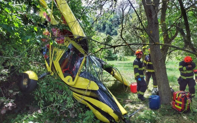 Na Boskovicku se z nebe zřítil ultralight, pilot nehodu přežil bez zranění