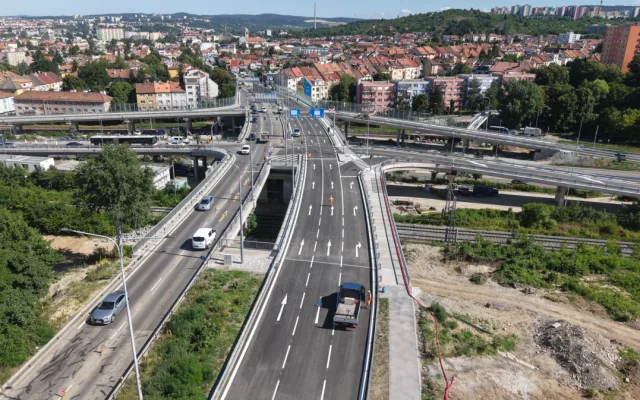 Most Otakara Ševčíka v Brně je po více než dvou letech znovu plně průjezdný