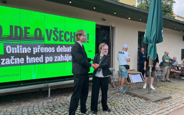 Kdo se nevešel, řval venku. Brněnské publikum premiéra nešetřilo