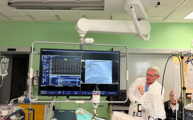 Senior z Brna prodělal infarkt, oživovali ho přes půl hodiny. Ještě nenastal čas, říká