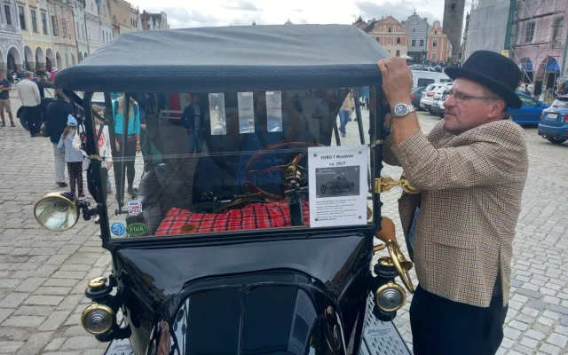 VIDEO: Ford model T postavil Ameriku na kola a mně dělá radost, říká Ivo Novotný