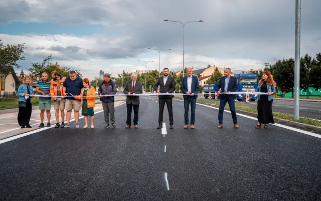 Silničáři po roce dokončili opravu čtyřpruhové Černovické ulice v Brně