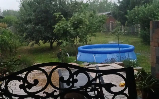 VIDEO: Jižní Moravu potrápil vítr. Strážníci řešili uvolněnou střechu i fasádu