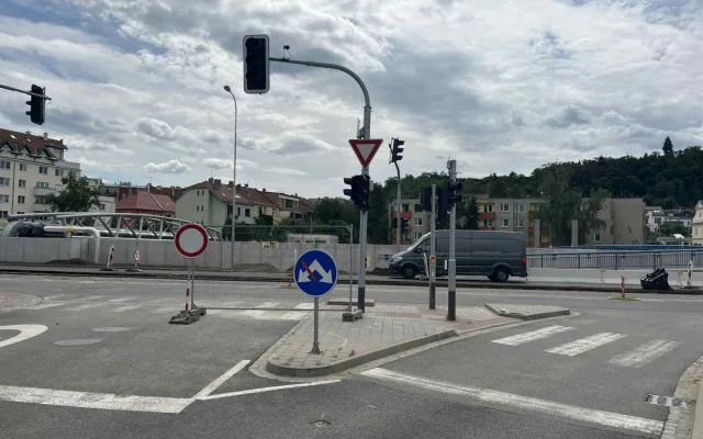 VIDEO: Vlečka z Poříčí dožívá. Koleje z výstaviště silničáři odstraní do konce srpna