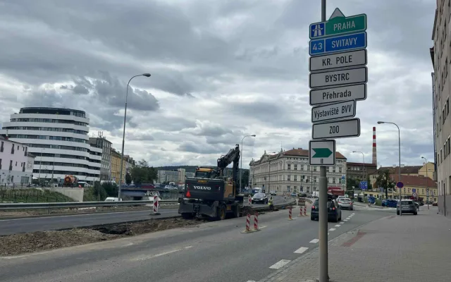 VIDEO: Vlečka z Poříčí dožívá. Koleje z výstaviště silničáři odstraní do konce srpna