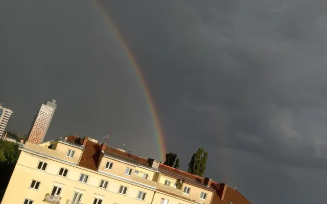 FOTO: Když příroda kouzlí. Oblohu nad Brnem ozdobila dvojitá duha