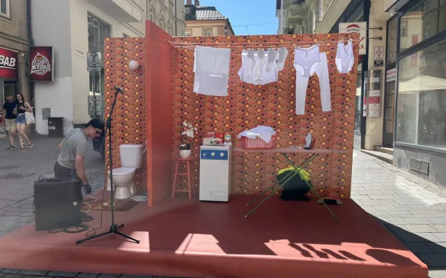 Koncert v ordinaci, na záchodě nebo ve srubu. Hudební festival proměnil Brno v jednu velkou scénu