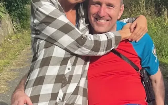 Záchranář Pavel pomáhal po tornádu i výbuchu, pak ochrnul. Bez rampy teď nemůže domů