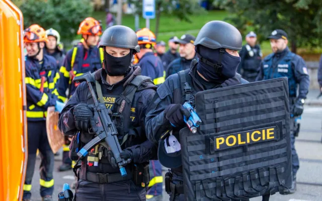 Policisté v centru Brna zasahovali proti střelci. Šlo o cvičení, uklidňují