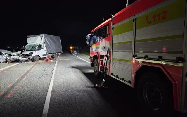 Srážka dodávky a osobního auta u Pohořelic si vyžádala jeden lidský život
