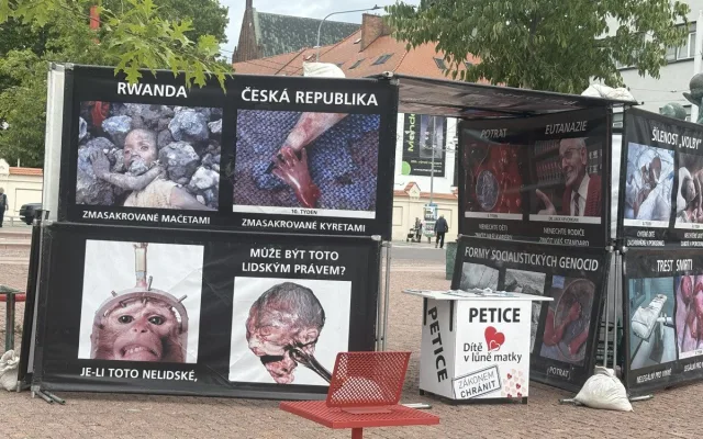 Mendlák obsadili odpůrci potratů a ženských práv,