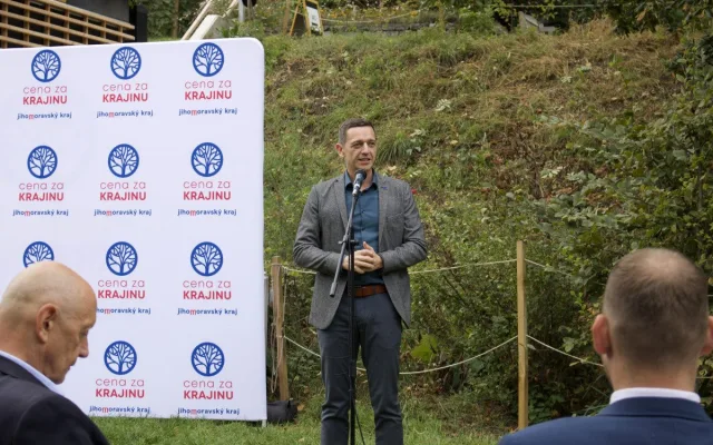 Třetí ročník jihomoravské Ceny za krajinu ovládla výsadba v obci Vedrovice