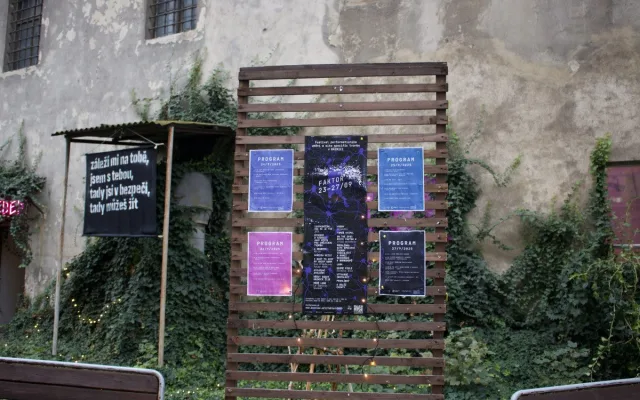 Kniha Káznice žije! pojednává o její historii i potenciálu. Její budoucnost je ale nejasná