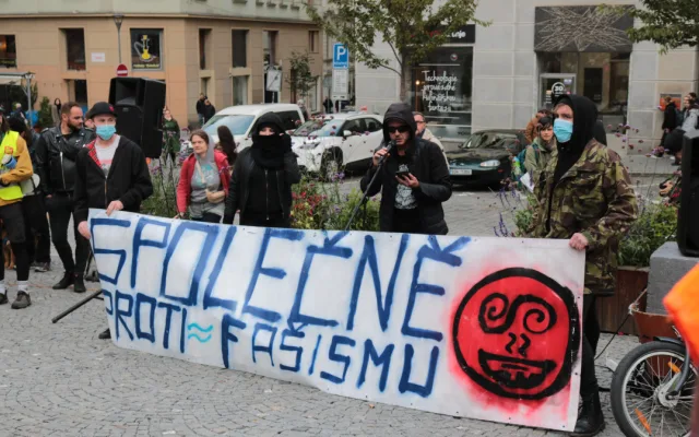 V Brně se protestovalo proti fašismu. Náckové zase vystrkují své ošklivé hlavy, zaznělo