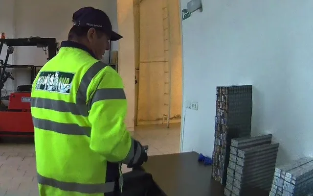 Jedeme montovat žaluzie, tvrdil cizinec pašující cigarety. Soud ho vyhostil