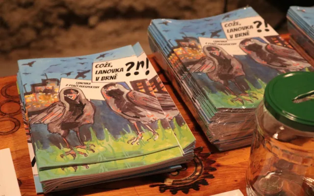 Ochránci přírody pokřtili komiks o brněnské lanovce, chystají havraní hlídku