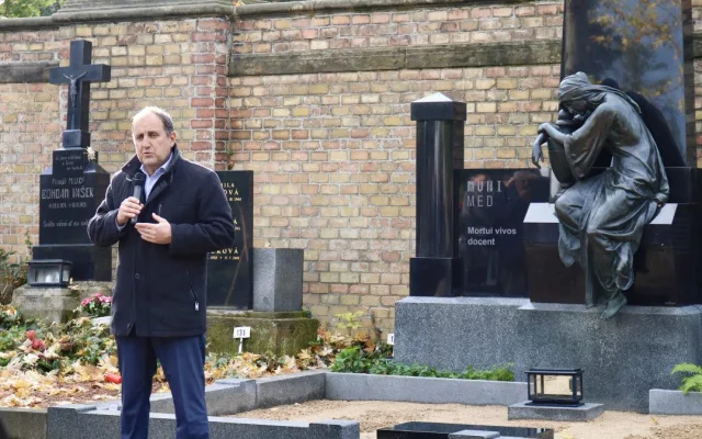 Anatomický ústav vybudoval památník dárcům těl, poskytne důstojnou vzpomínku pozůstalým