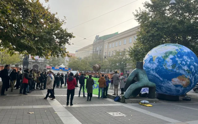 FOTO: V Brně se sešli příznivci Klimatické žaloby. Ústavní soud jejich stížnost zamítl