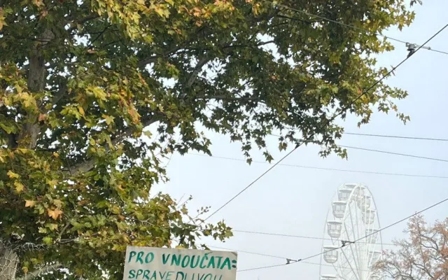 FOTO: V Brně se sešli příznivci Klimatické žaloby. Ústavní soud jejich stížnost zamítl