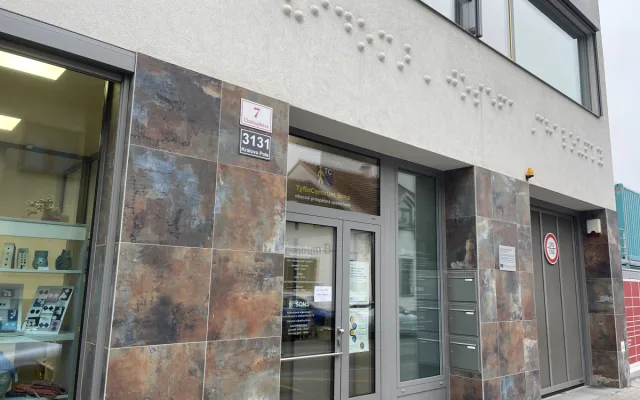 Nevidomí a jejich překážky. Lidé si mohli vyzkoušet život ve tmě