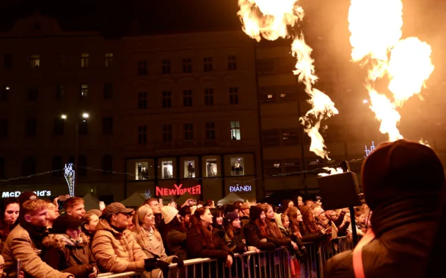 FOTO: Průvod čertů a koncerty zahájily Vánoce Brno, příští týden se přidá zbytek města