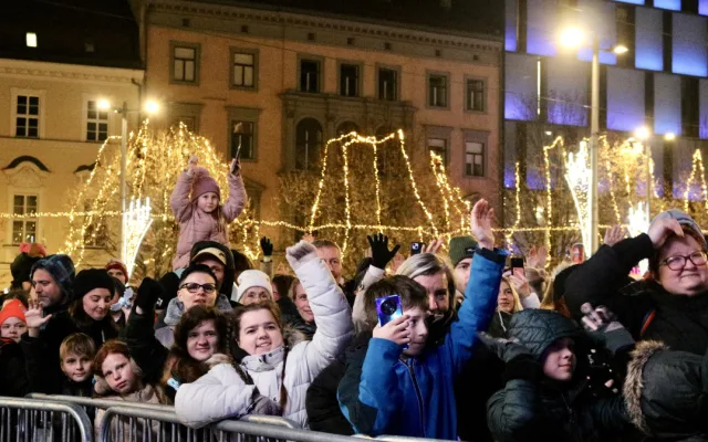 FOTO: Průvod čertů a koncerty zahájily Vánoce Brno, příští týden se přidá zbytek města