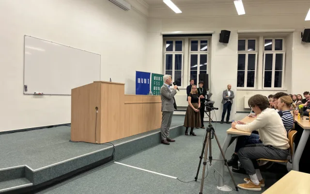 VIDEO: Studenti v Brně vyzpovídali prezidenta Pavla. Ptali se na Babiše i hospody