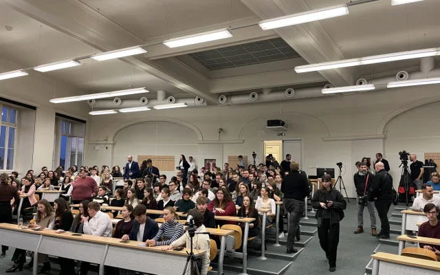 VIDEO: Studenti v Brně vyzpovídali prezidenta Pavla. Ptali se na Babiše i hospody