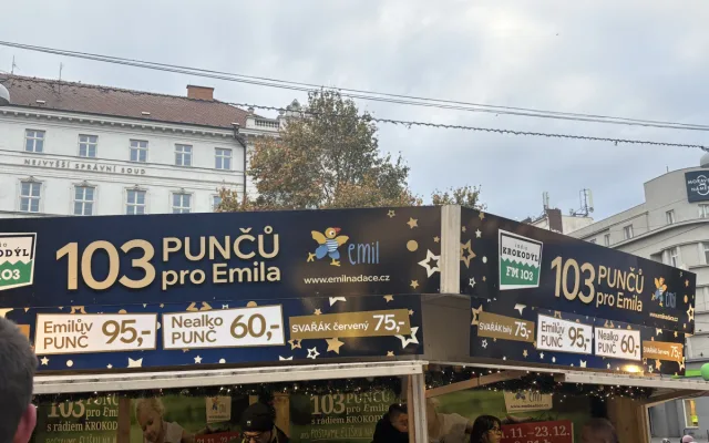 Punč, langoš a dobrý skutek. Na Svoboďáku a Moraváku mají stánky i neziskovky