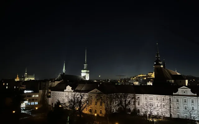 VIDEO: Jak vypadá noční Brno z balonu? Atrakce vynese šťastlivce nad město