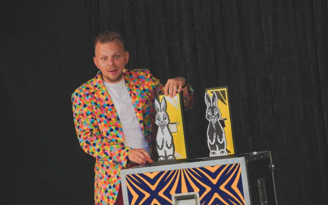 Zkraťte si adventní čekání v Divadle Bolka Polívky. Třeba s Pejskem a Kočičkou