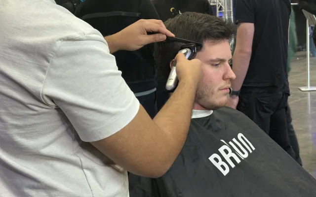Herní víkend s přestávkou u barbera. Braun zve v Brně na střih, který nosí i Xnapy