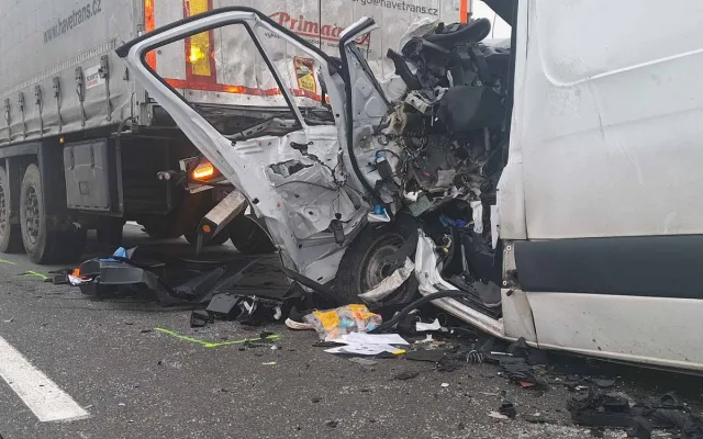 Dálnice D2 stála kvůli dvěma nehodám, u Velkých Němčic zemřel řidič