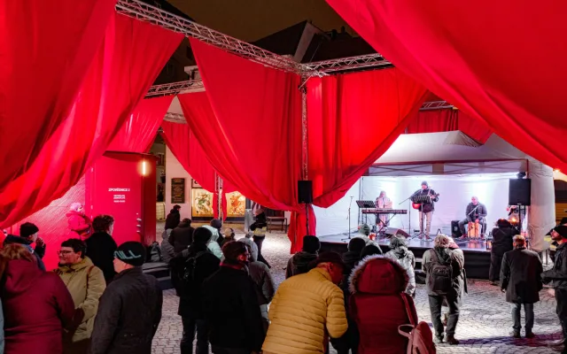 FOTO: Mší na Římském náměstí v centru Brna skončil advent