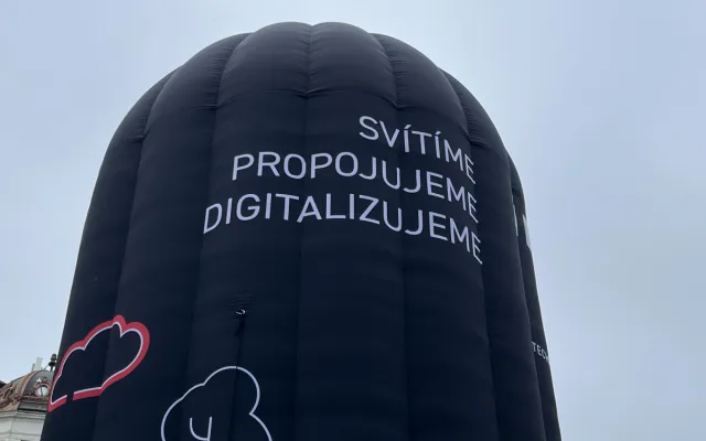 FOTO: V Brně navlékli orloj do ochrany, aby ho nezničily silvestrovské rachejtle
