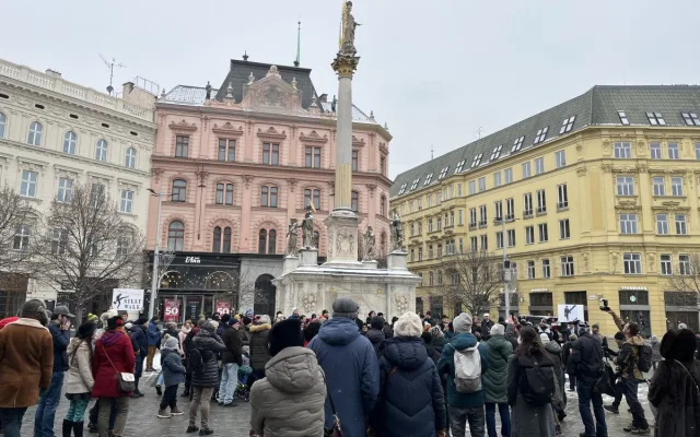 VIDEO: Švihlým krokem napříč Brnem. Centrum města rozhýbal bláznivý pochod