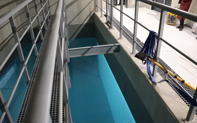 FOTO: V Hodoníně pilně pracují na novém akváriu, to původní poničilo tornádo
